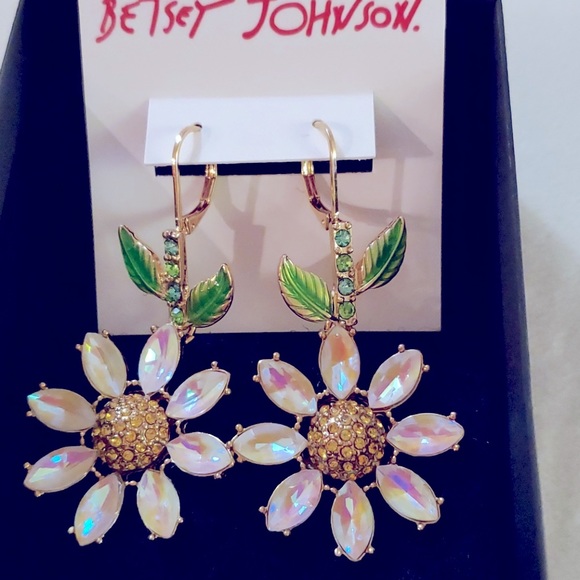 🎉HP🎉NWT Betsey Johnson Daisy Earrings - Picture 6 of 7
